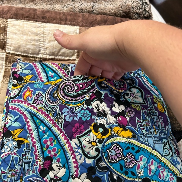 COPY - Vera Bradley- Disney themed Mickey Mouse crossbody - Picture 2 of 9